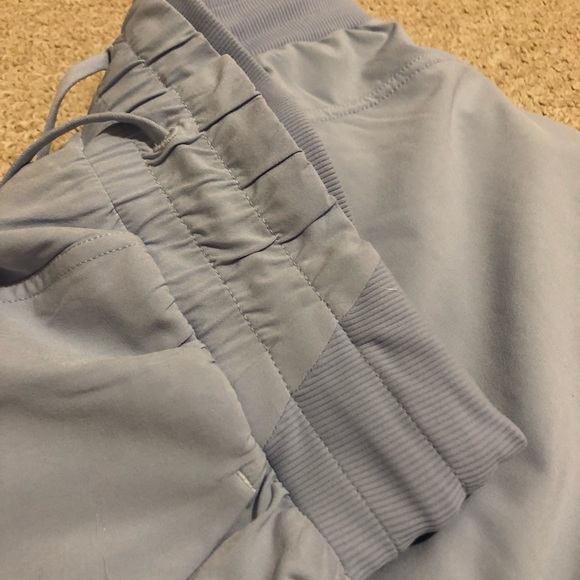 Lululemon BRAND NEW Beyond Studio Crop 25” Size 6 - Picture 6 of 8